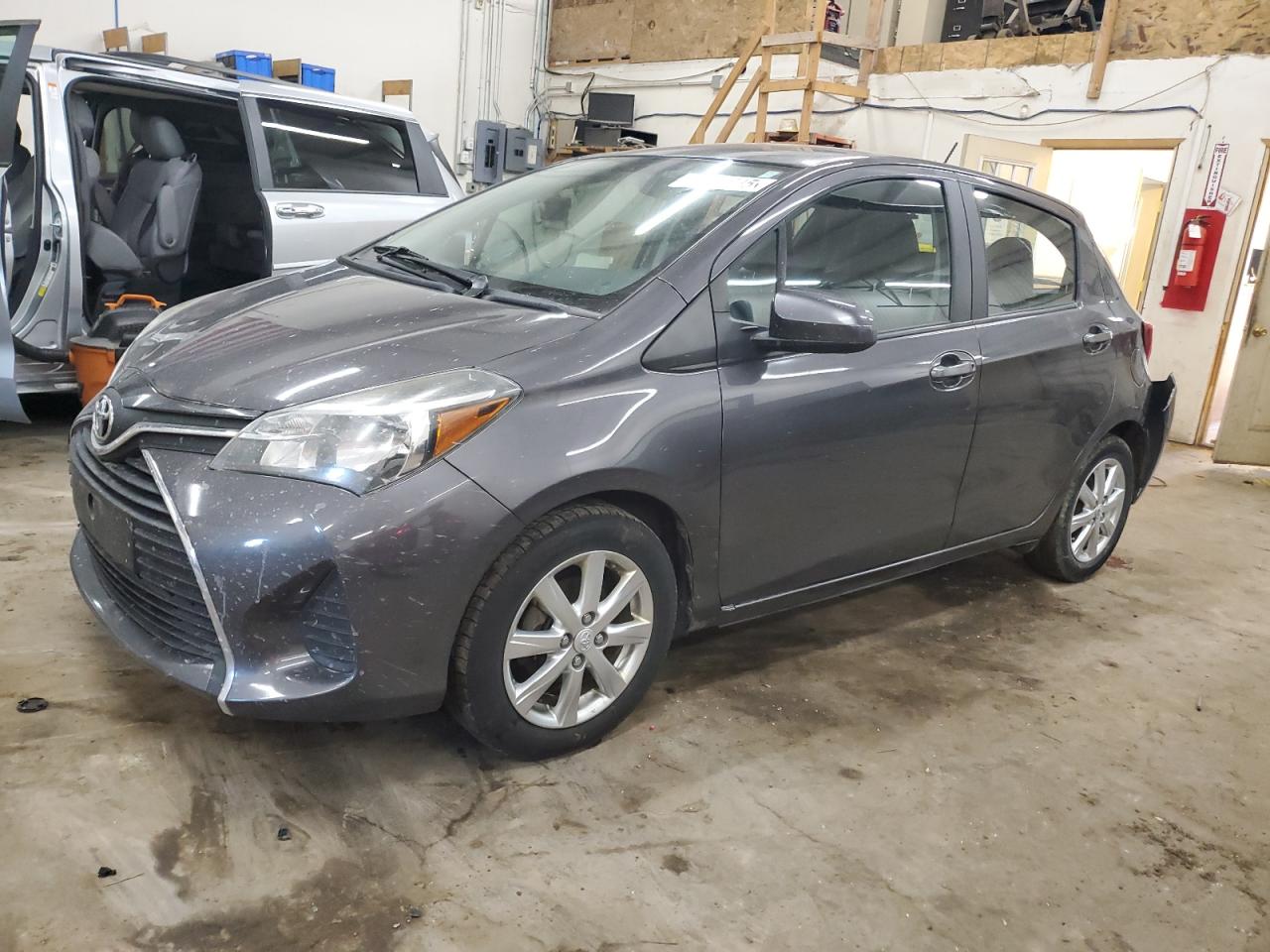 TOYOTA YARIS 2015