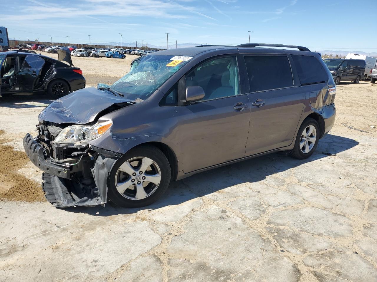 TOYOTA SIENNA LE 2012