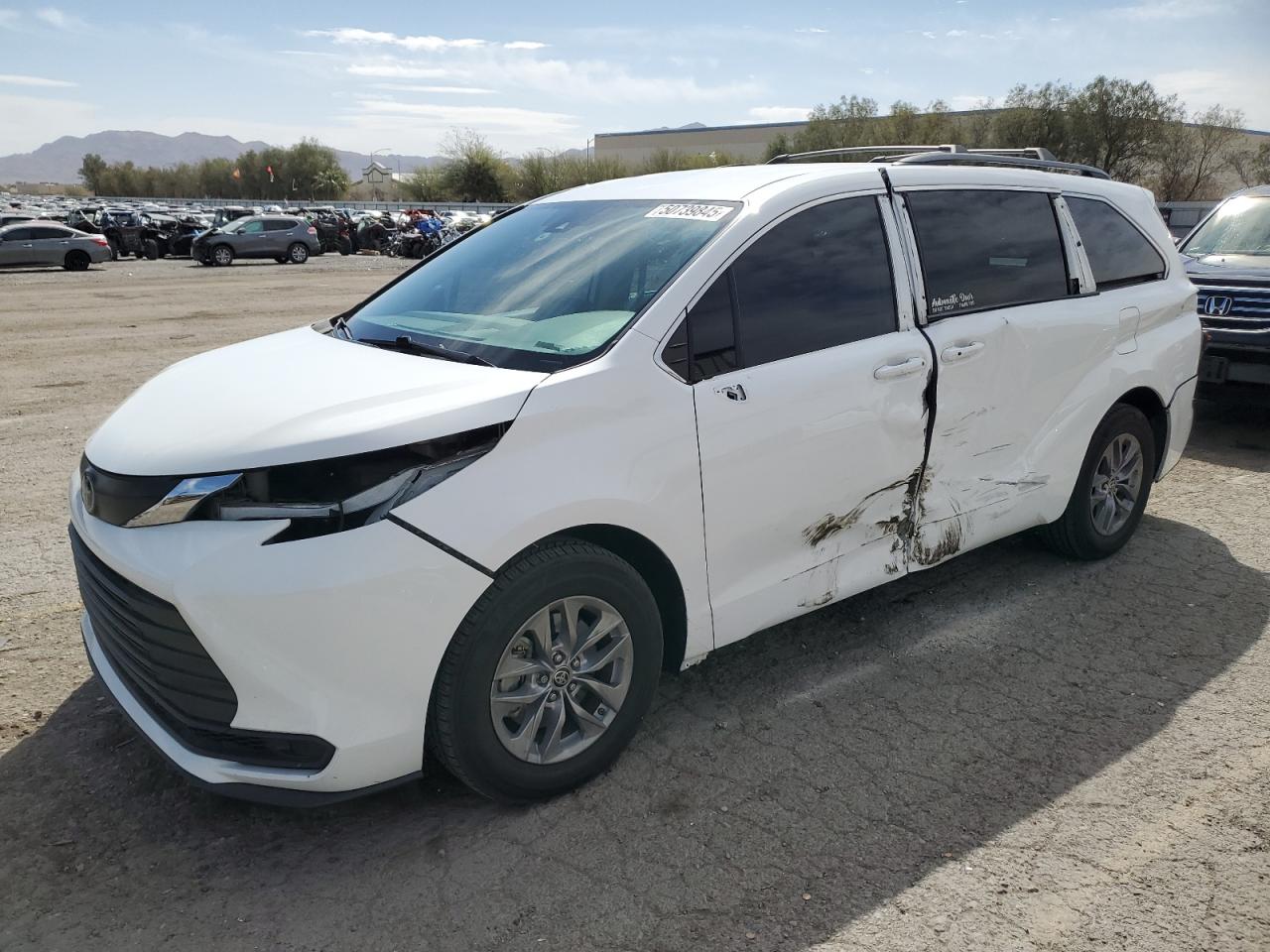 TOYOTA SIENNA LE 2022