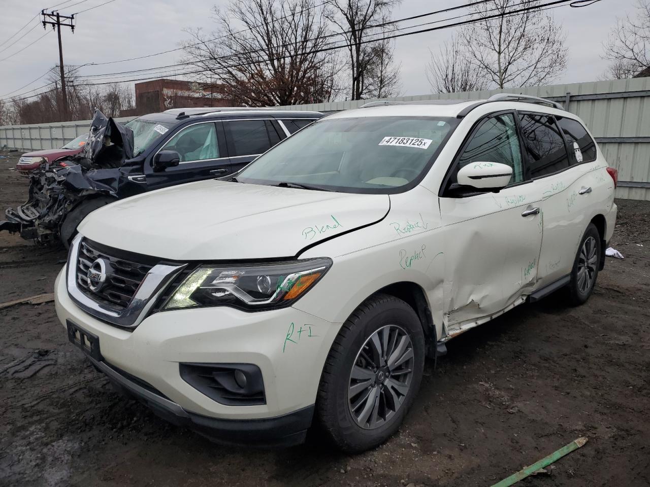 NISSAN PATHFINDER 2017