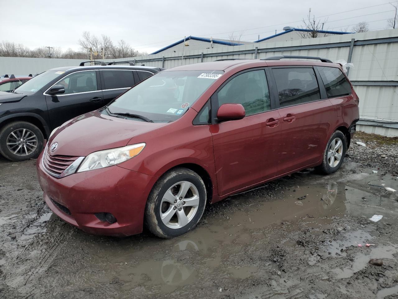 TOYOTA SIENNA LE 2015