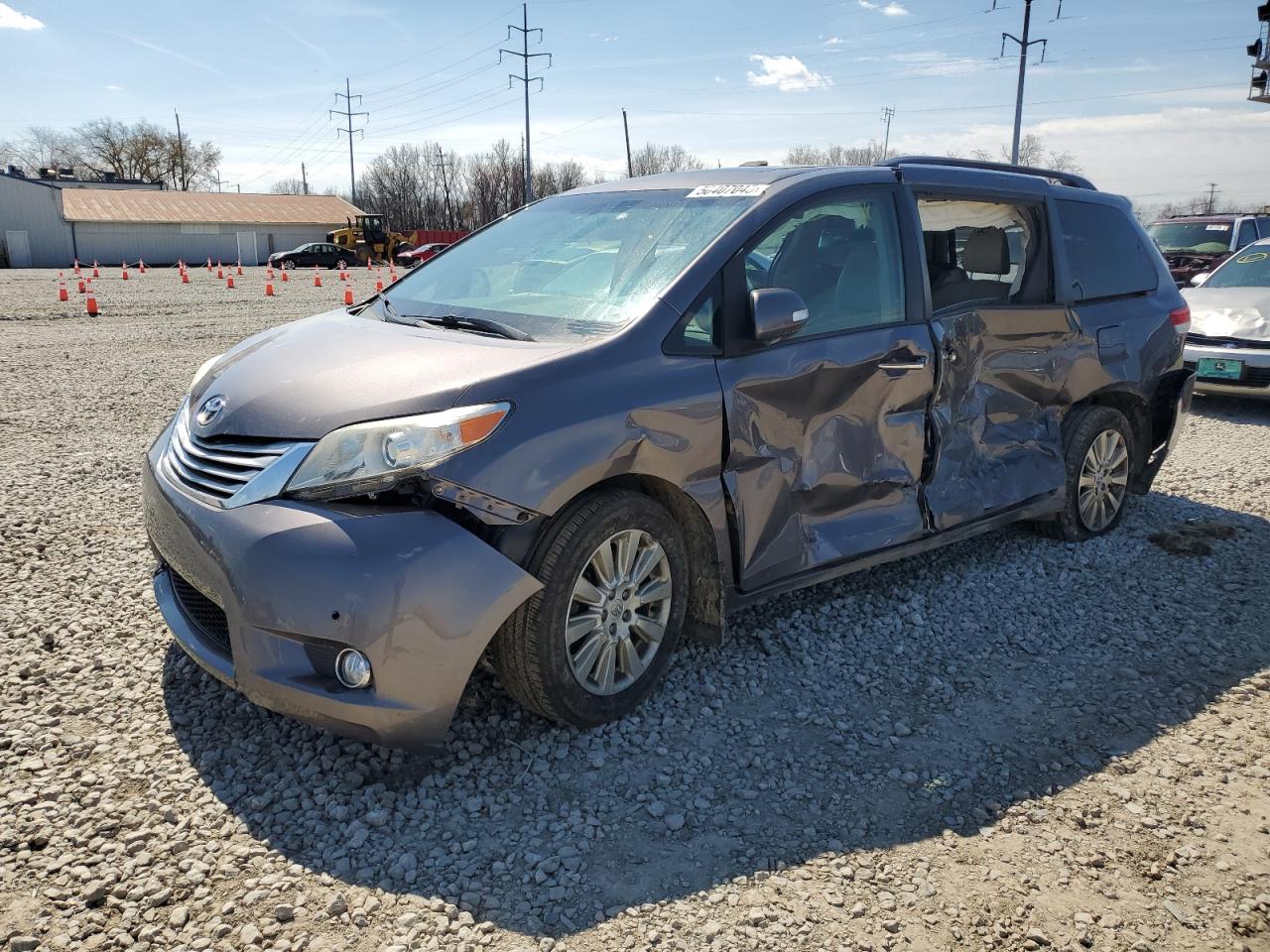 TOYOTA SIENNA XLE 2014