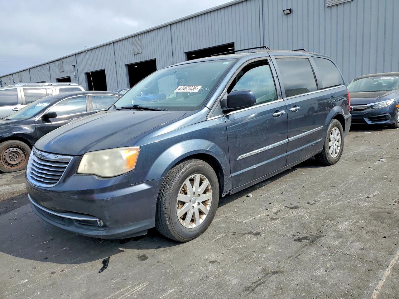 CHRYSLER TOWN & COUNTRY 2014