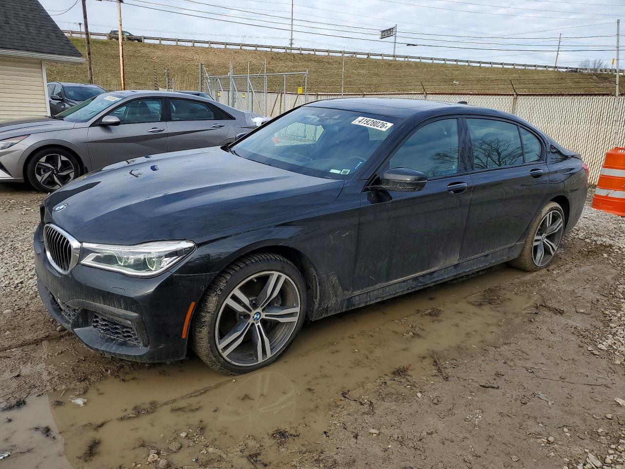 BMW 750 2016