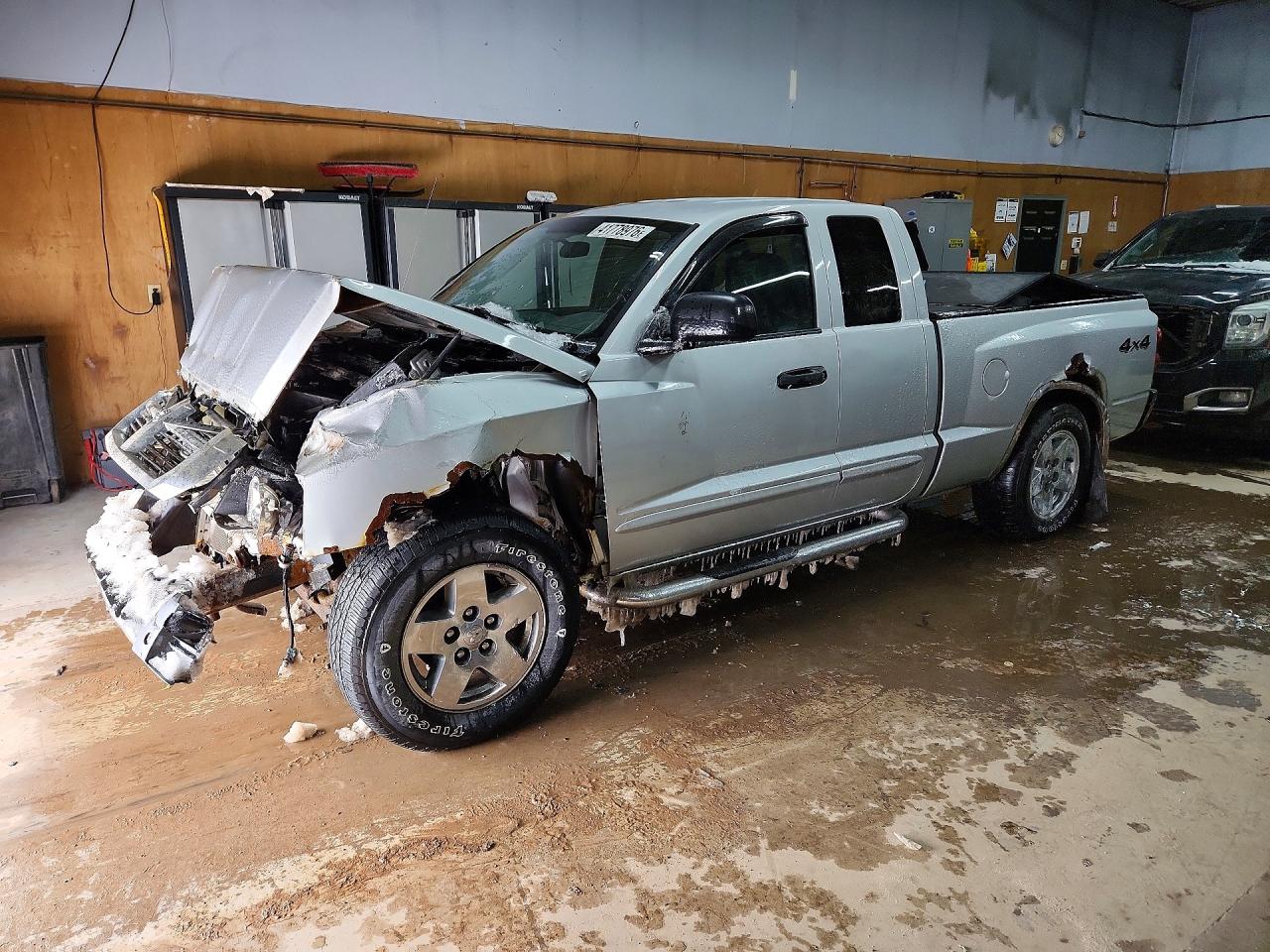 DODGE DAKOTA 2005