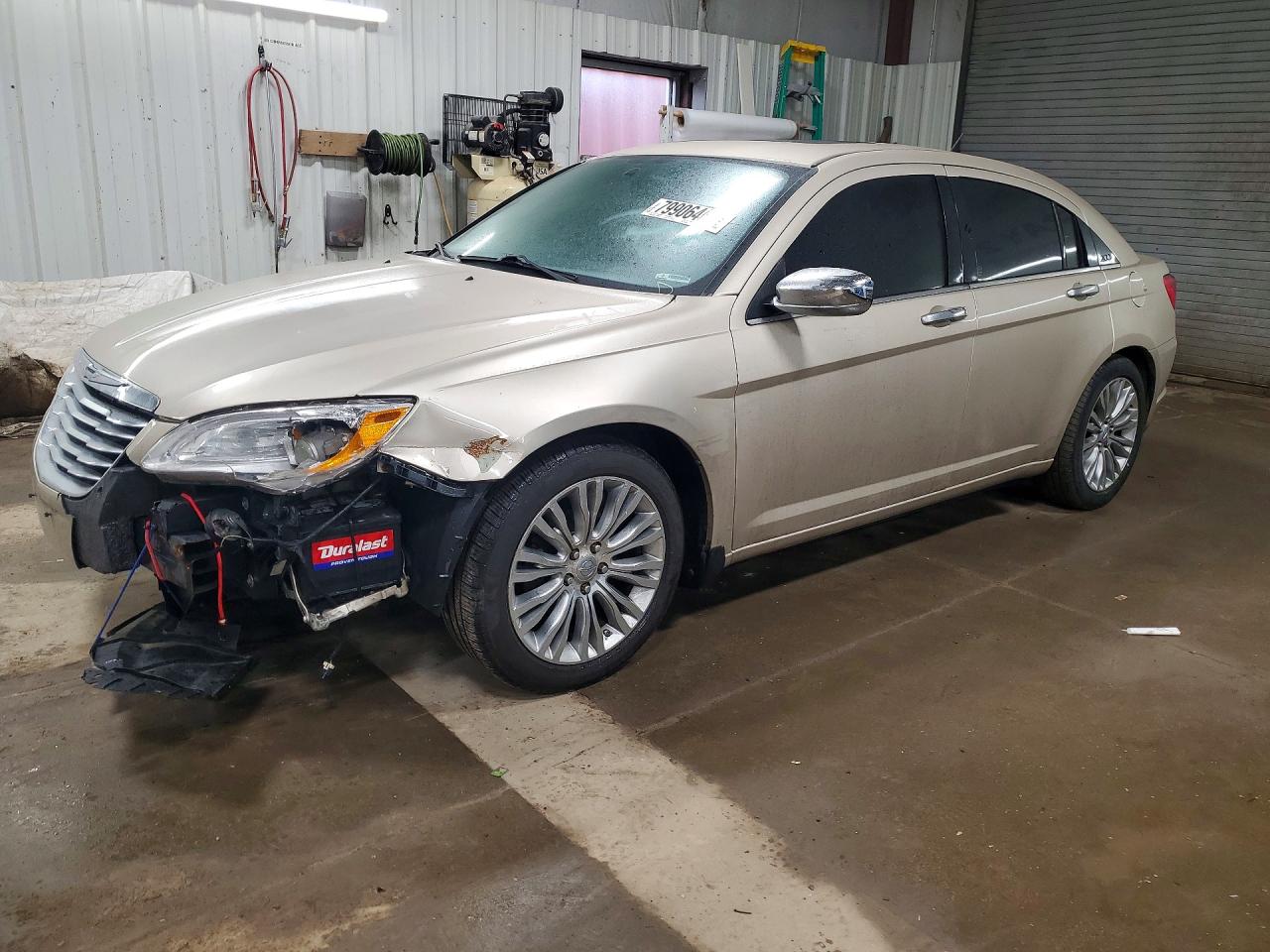 CHRYSLER 200 2013
