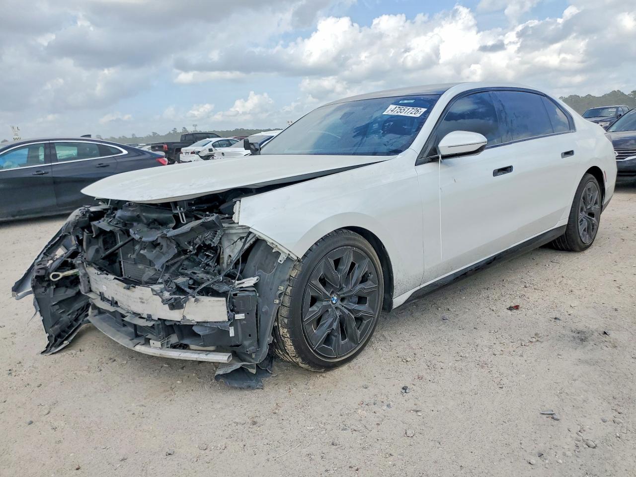 BMW 760 2023