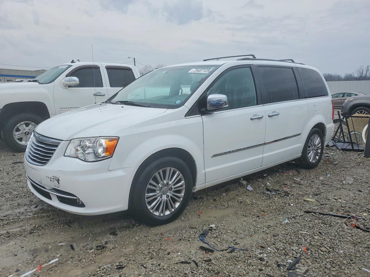 CHRYSLER TOWN & COUNTRY 2015