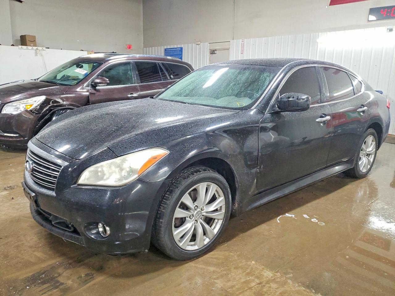 INFINITI M37 2011