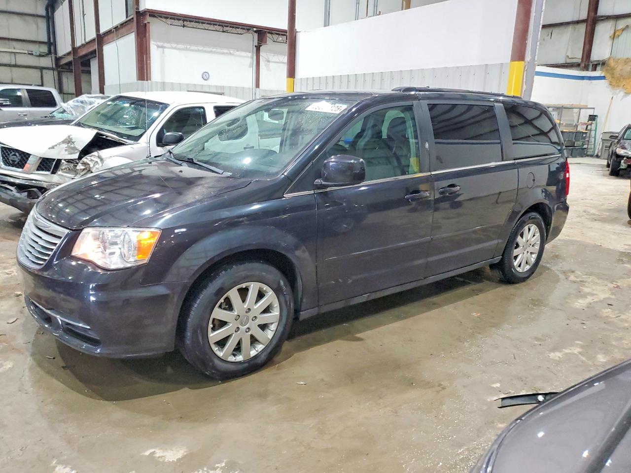 CHRYSLER TOWN & COUNTRY 2015
