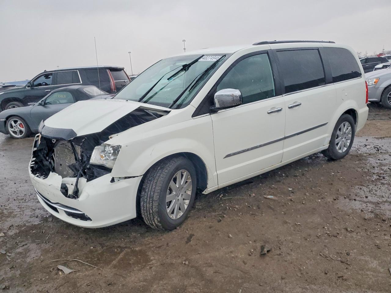CHRYSLER TOWN & COUNTRY 2011