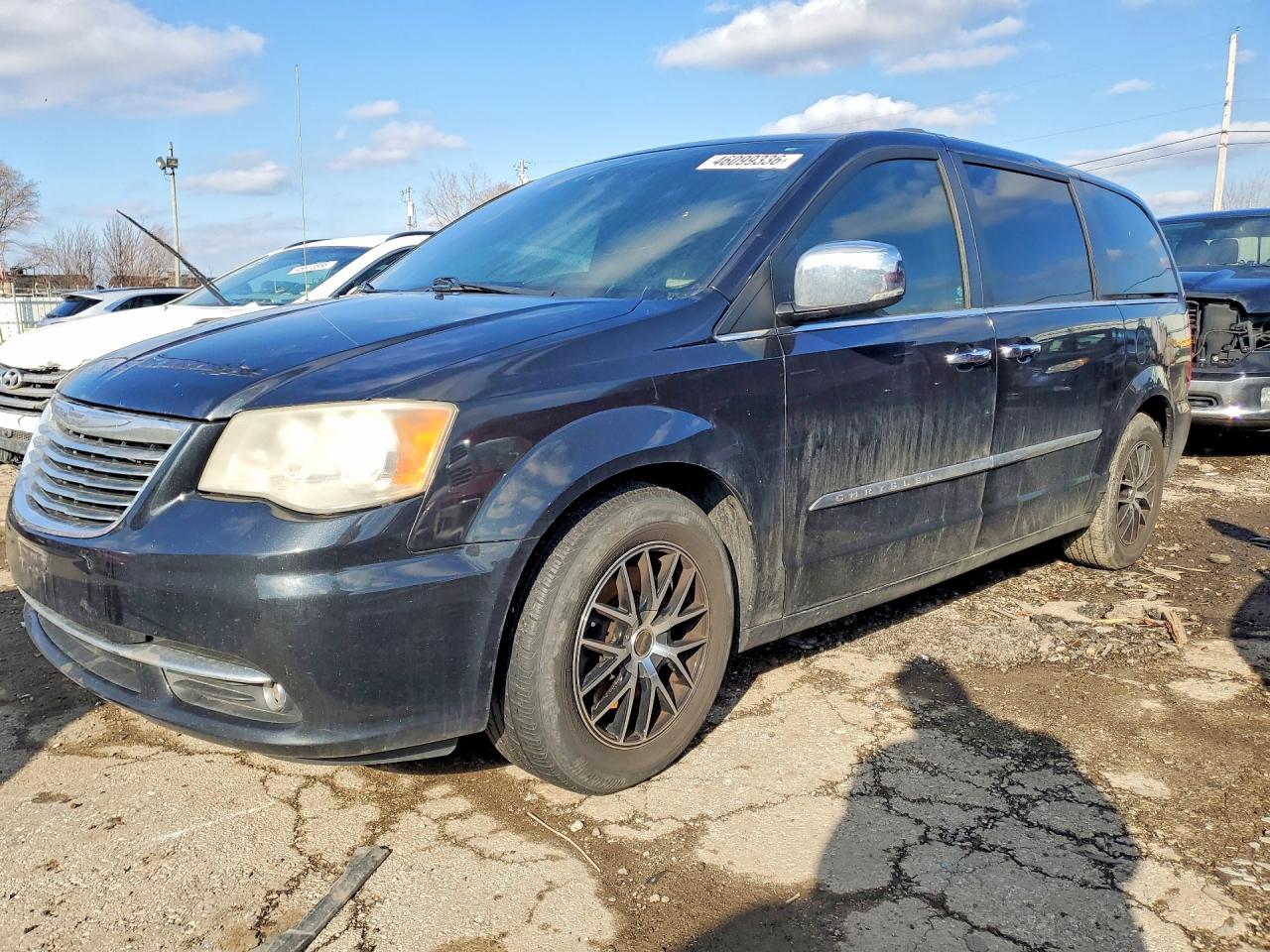 CHRYSLER TOWN & COUNTRY 2012