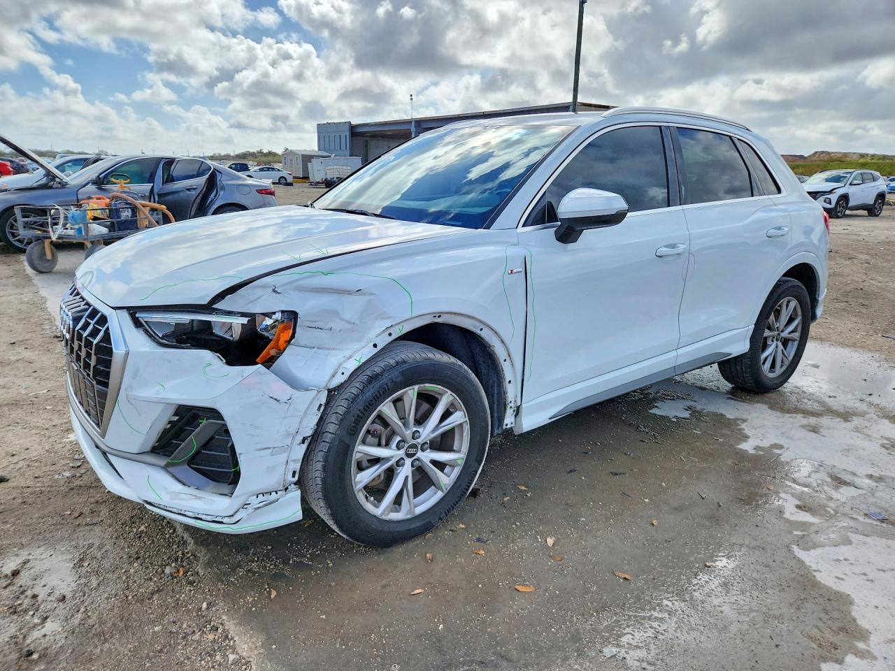 AUDI Q3 2021