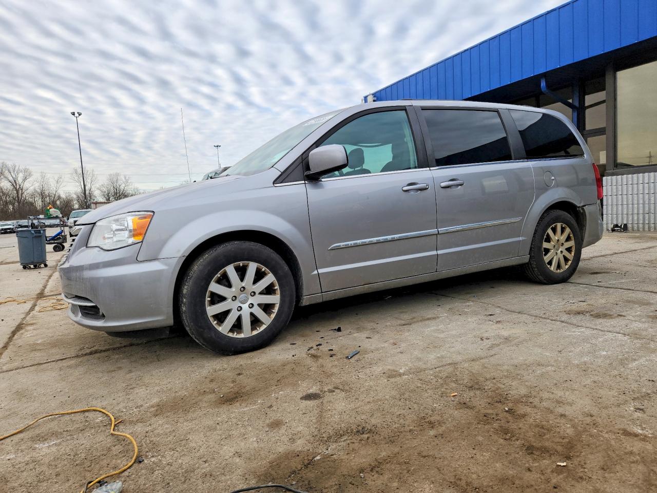 CHRYSLER TOWN & COUNTRY 2016