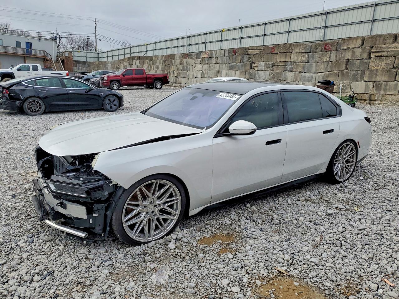 BMW 760 2024
