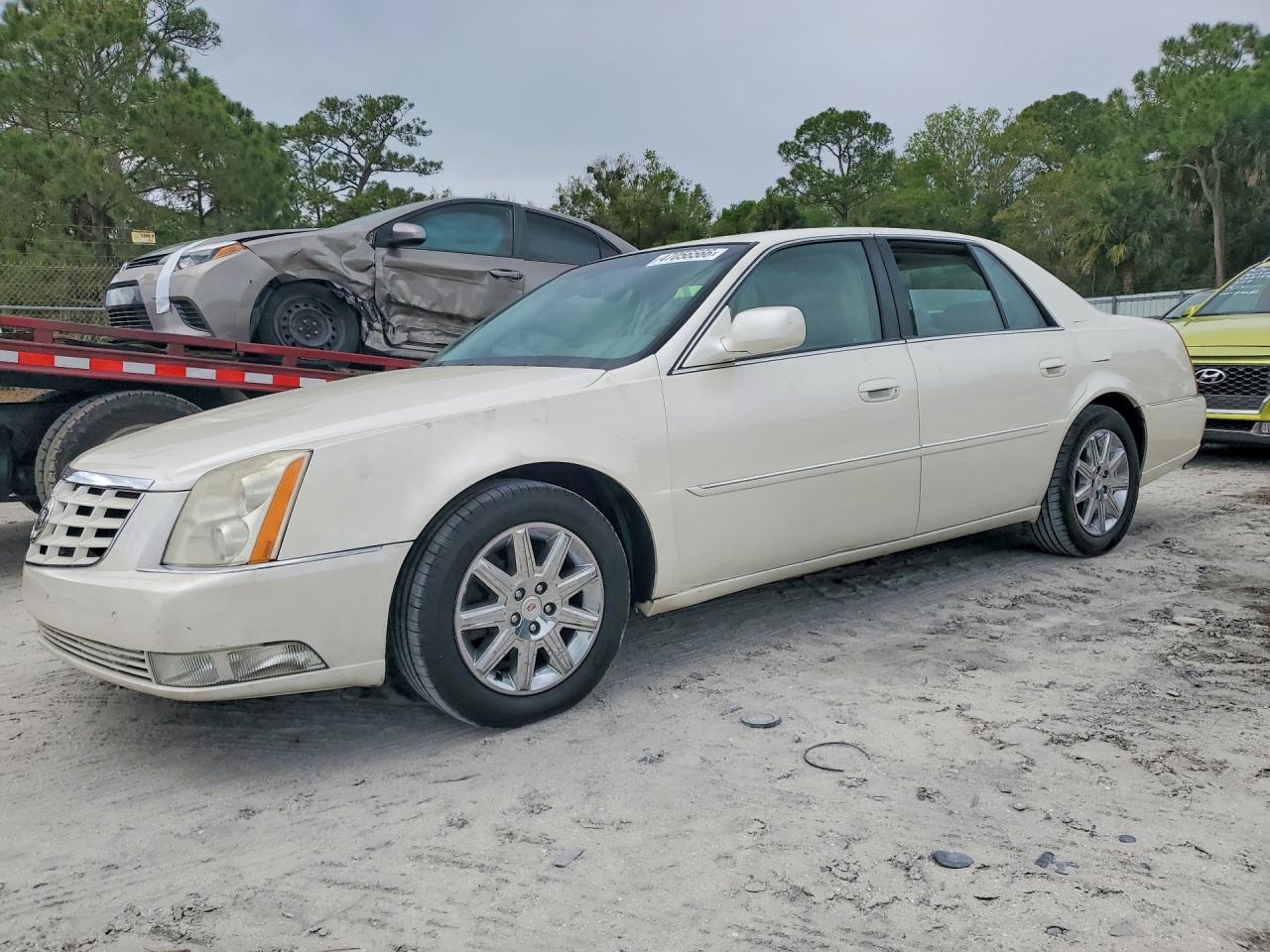 CADILLAC DTS 2011