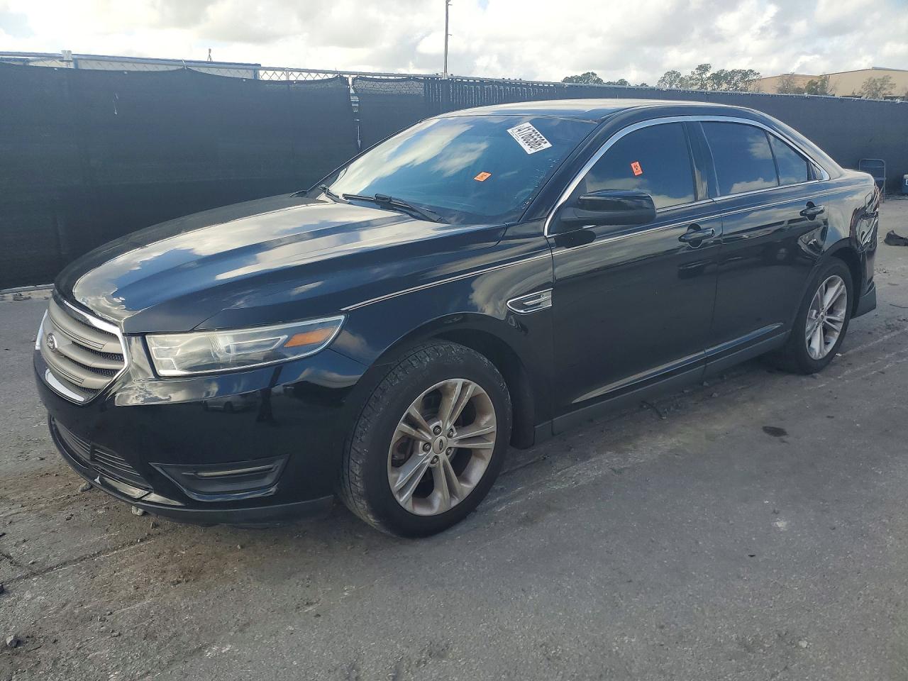 FORD TAURUS 2017