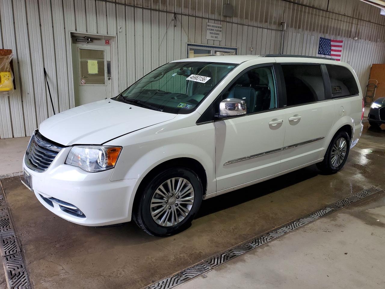 CHRYSLER TOWN & COUNTRY 2013