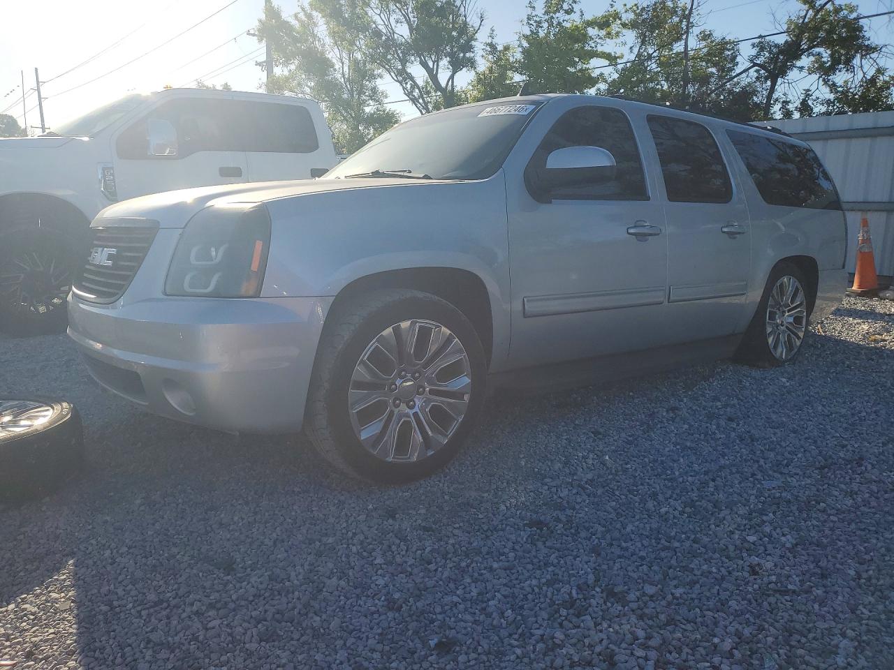GMC YUKON XL 2013