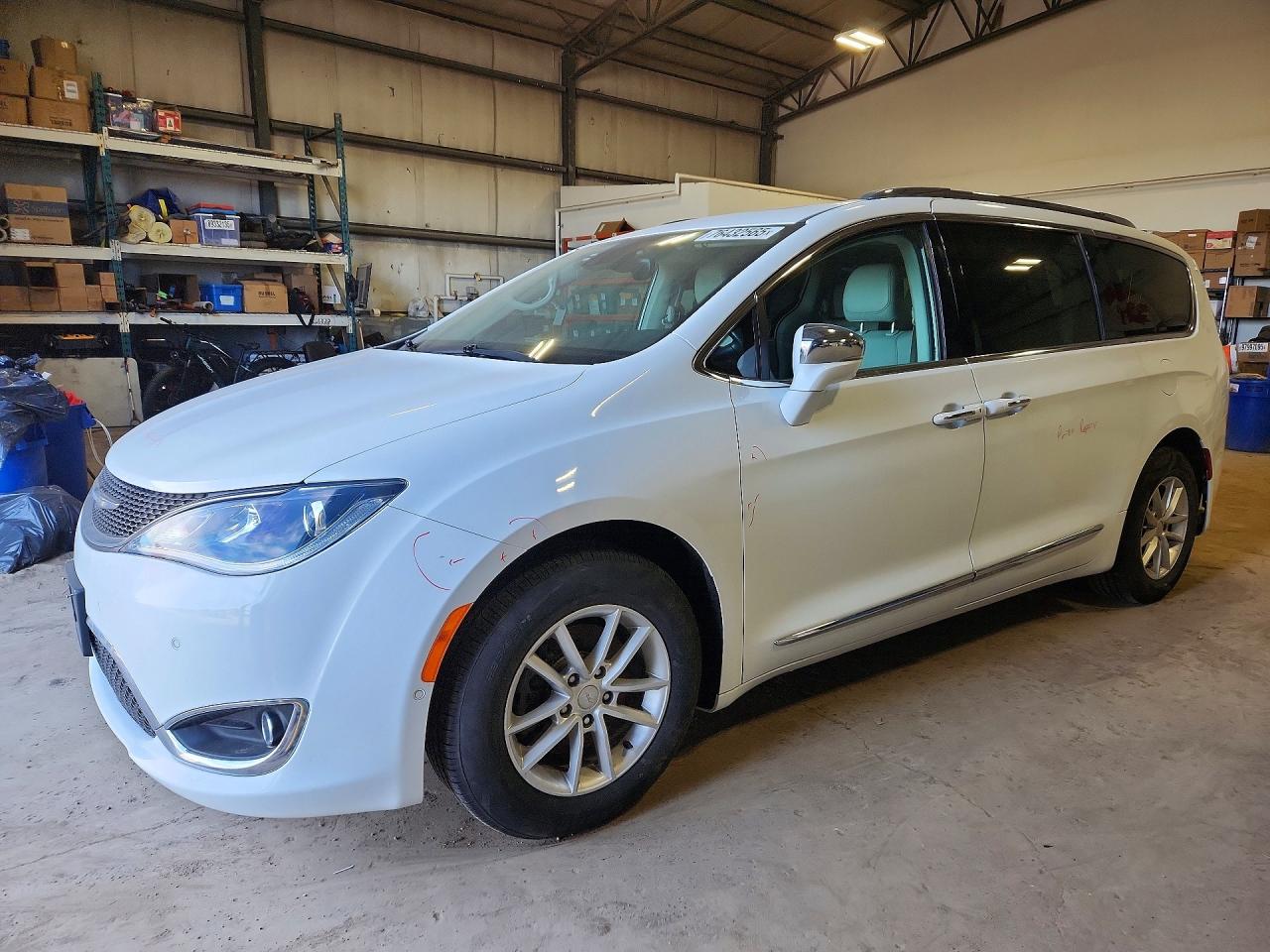 CHRYSLER PACIFICA 2017