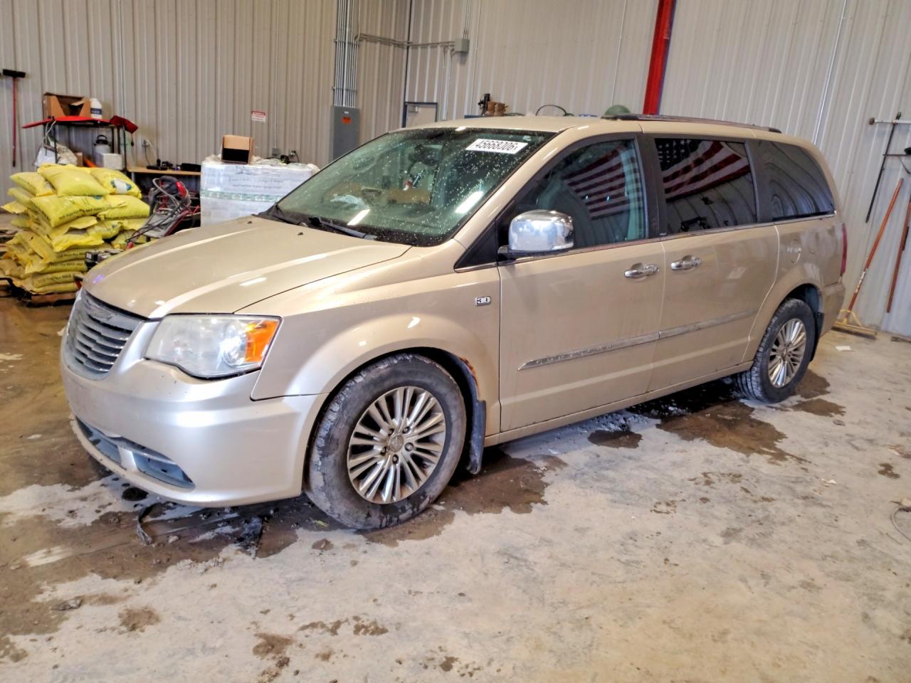 CHRYSLER TOWN & COUNTRY 2014