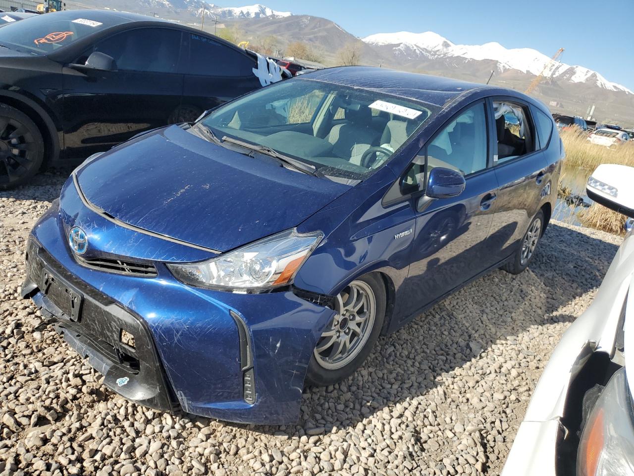 TOYOTA Prius V 2016