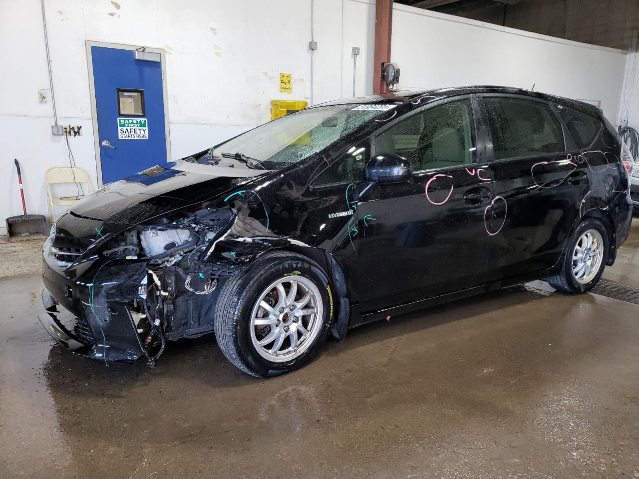 TOYOTA PRIUS V 2012