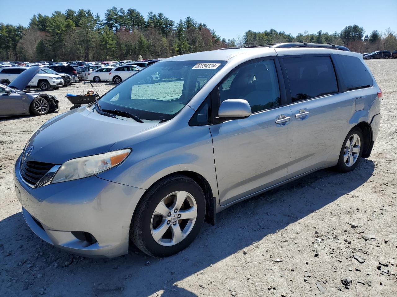 TOYOTA SIENNA LE 2013