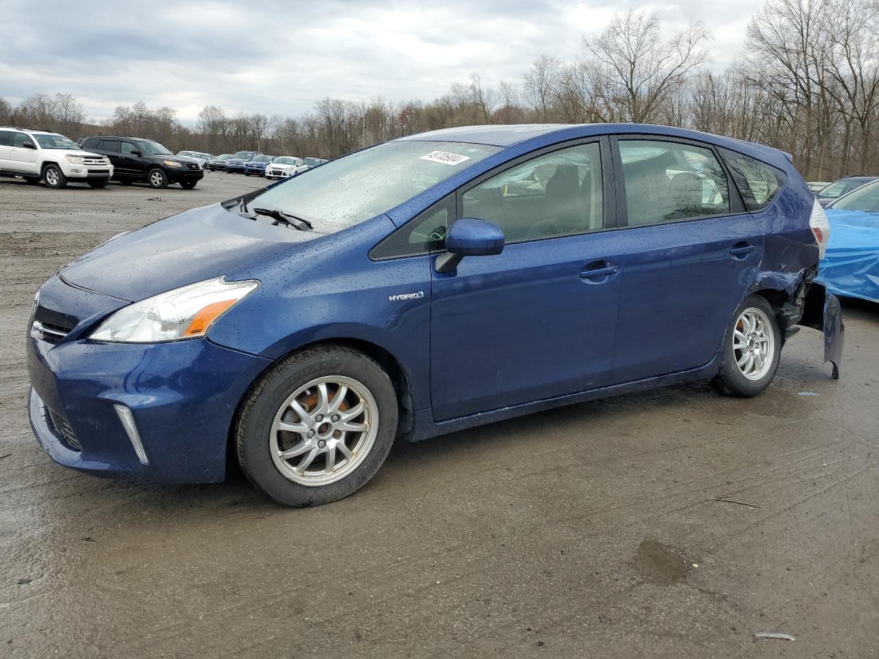 TOYOTA Prius V 2014