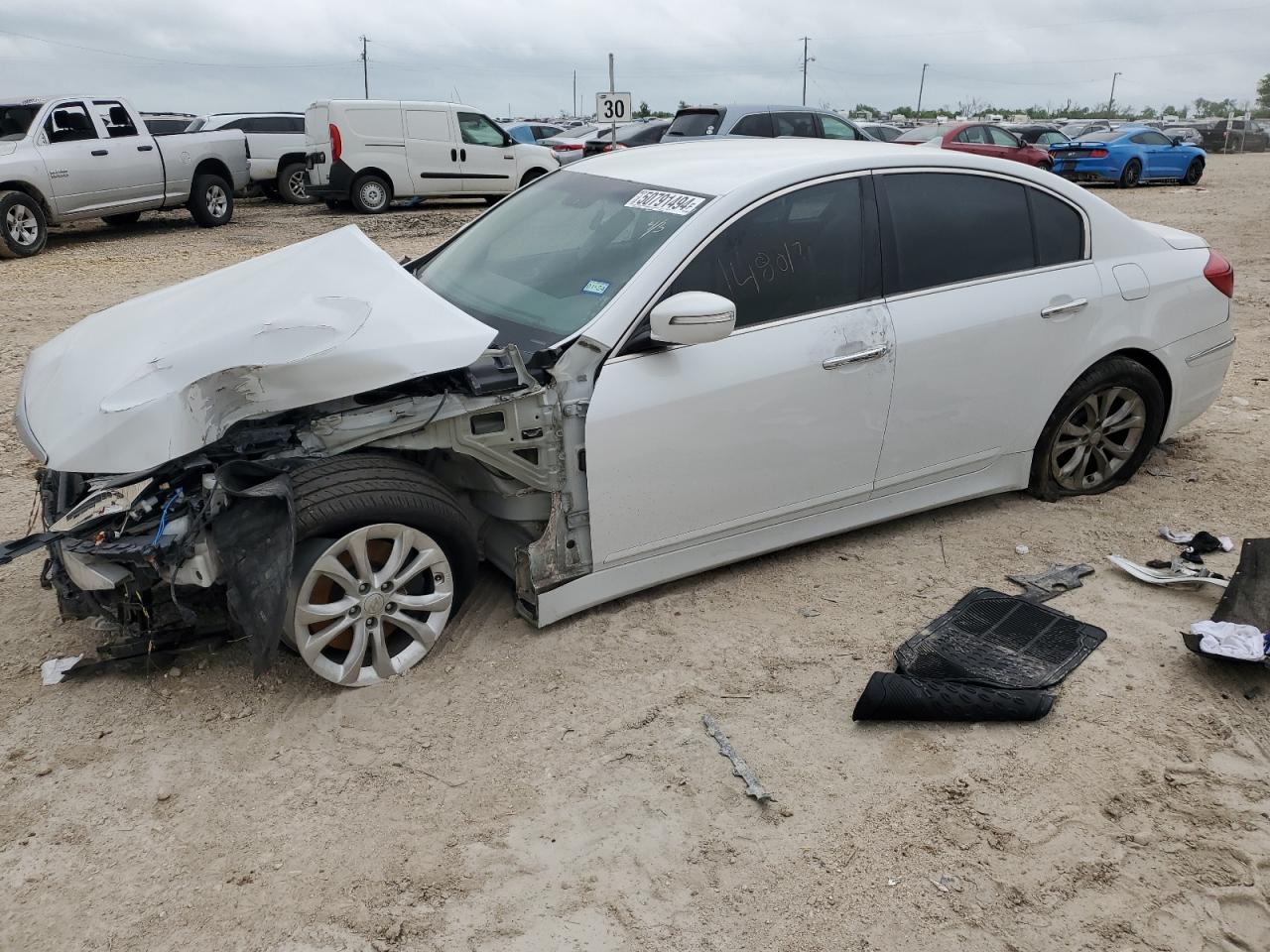 HYUNDAI GENESIS 3. 2013