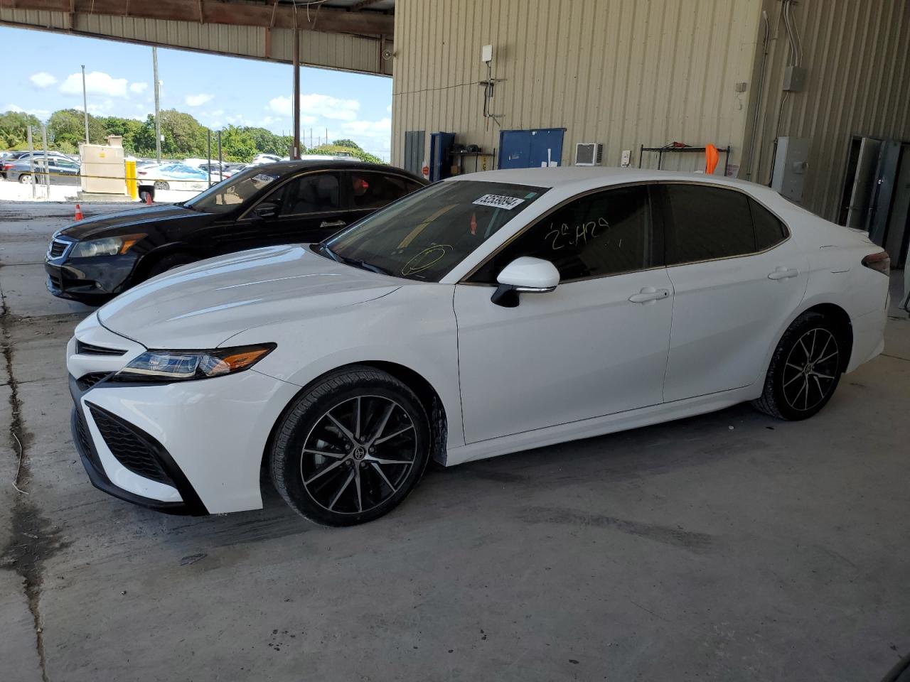 TOYOTA CAMRY SE 2021