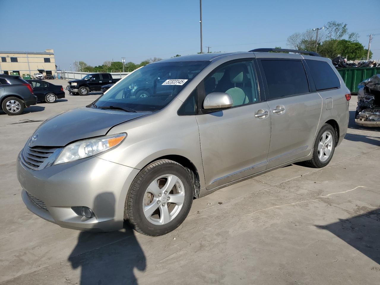 TOYOTA SIENNA LE 2017