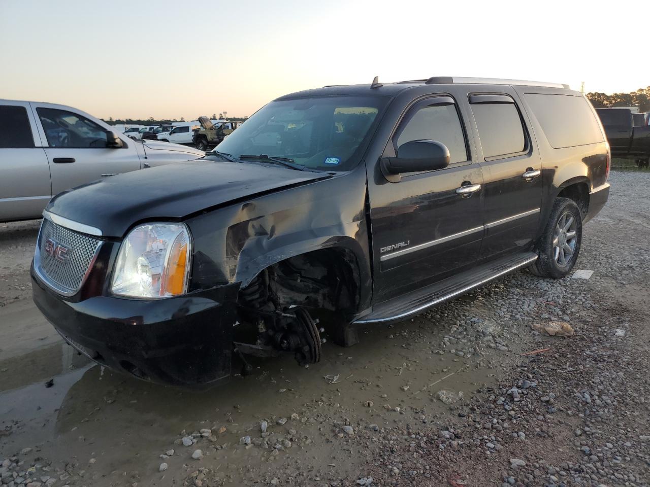 GMC YUKON XL D 2011