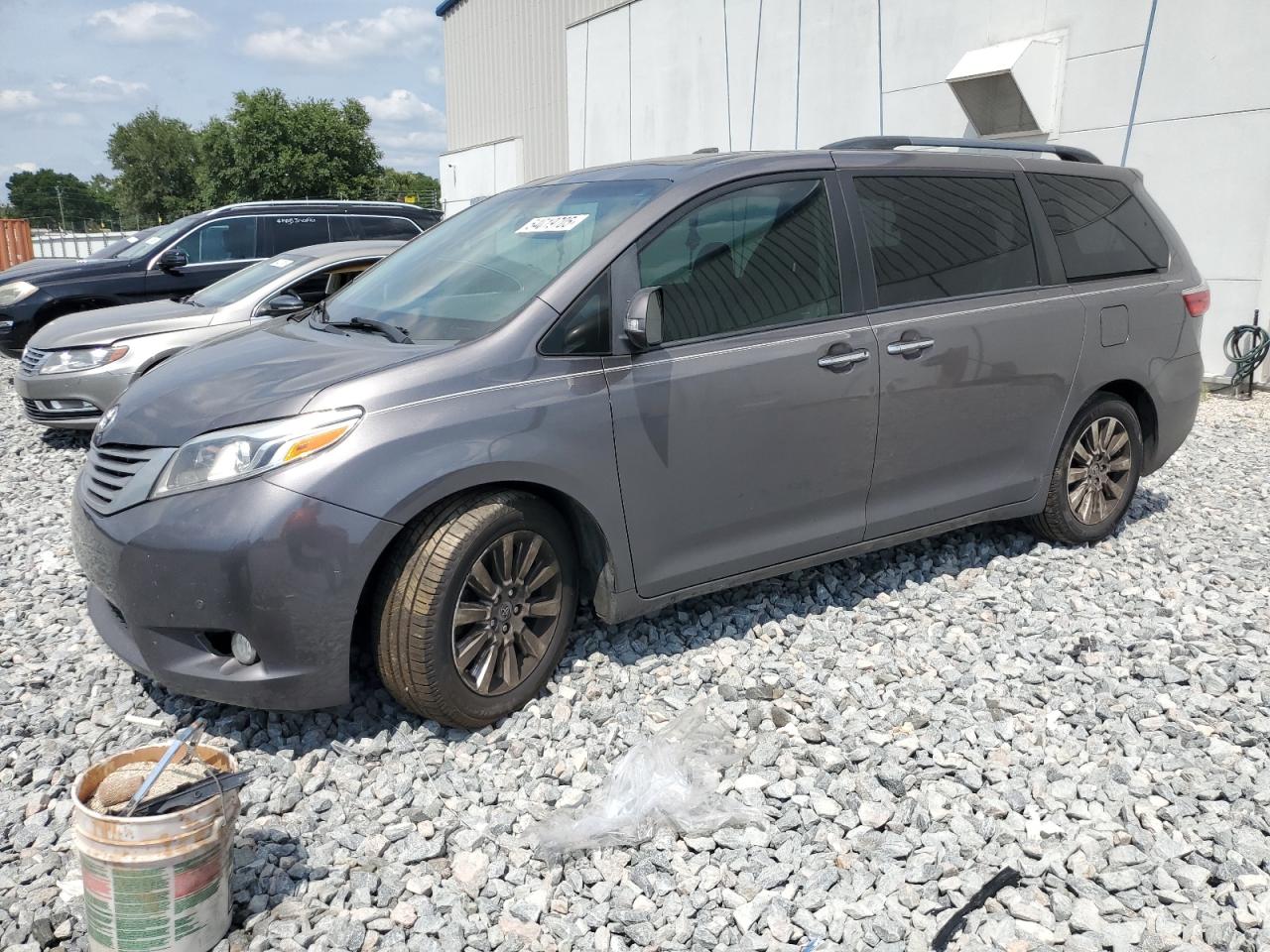 TOYOTA SIENNA XLE 2015