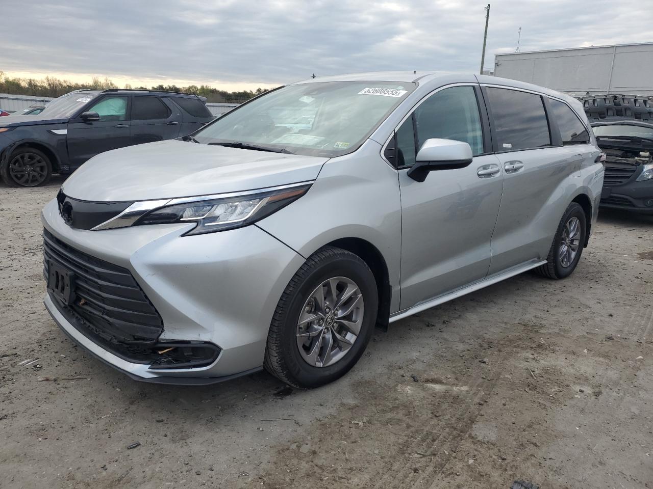 TOYOTA SIENNA LE 2023