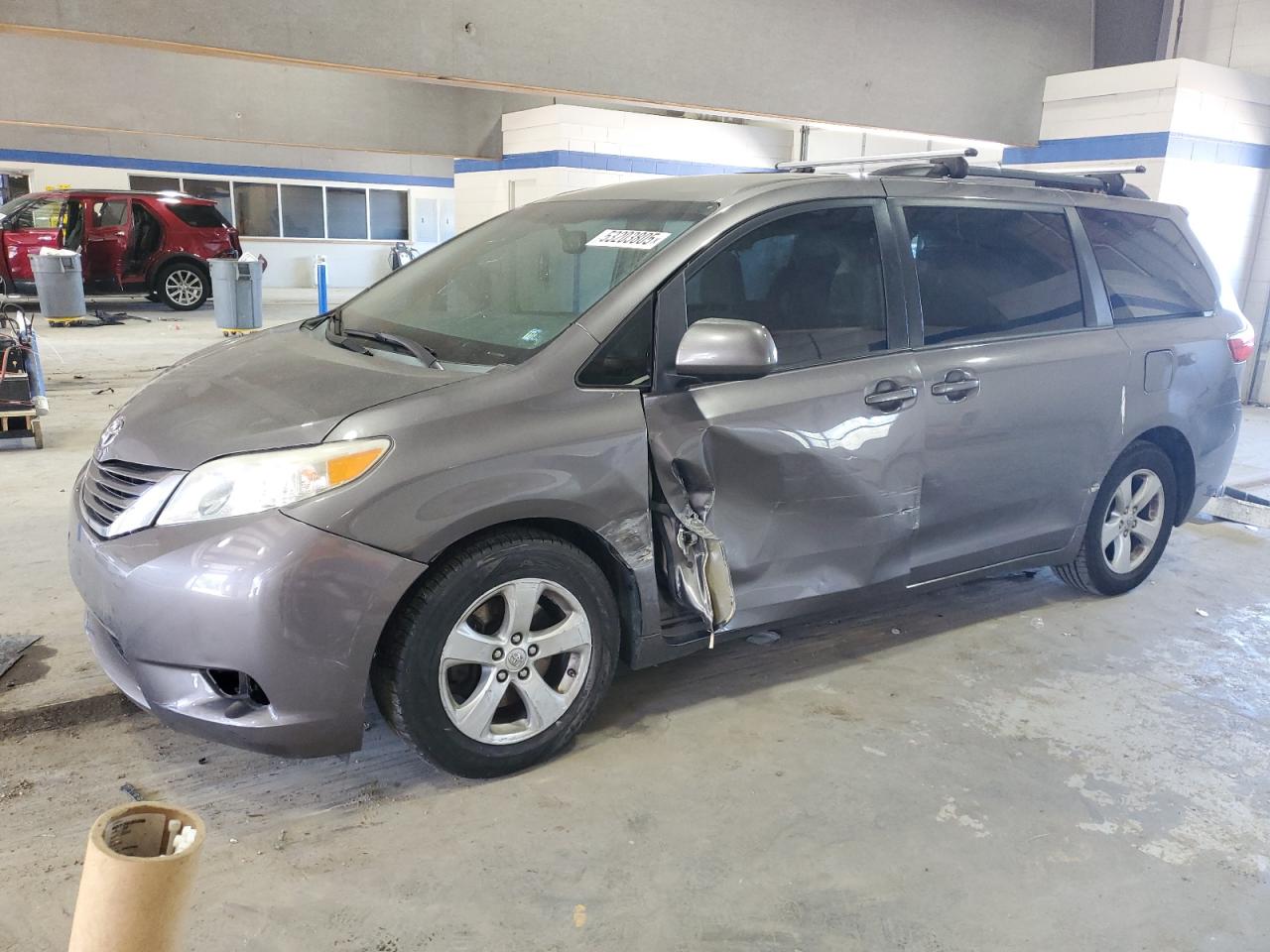 TOYOTA SIENNA LE 2015