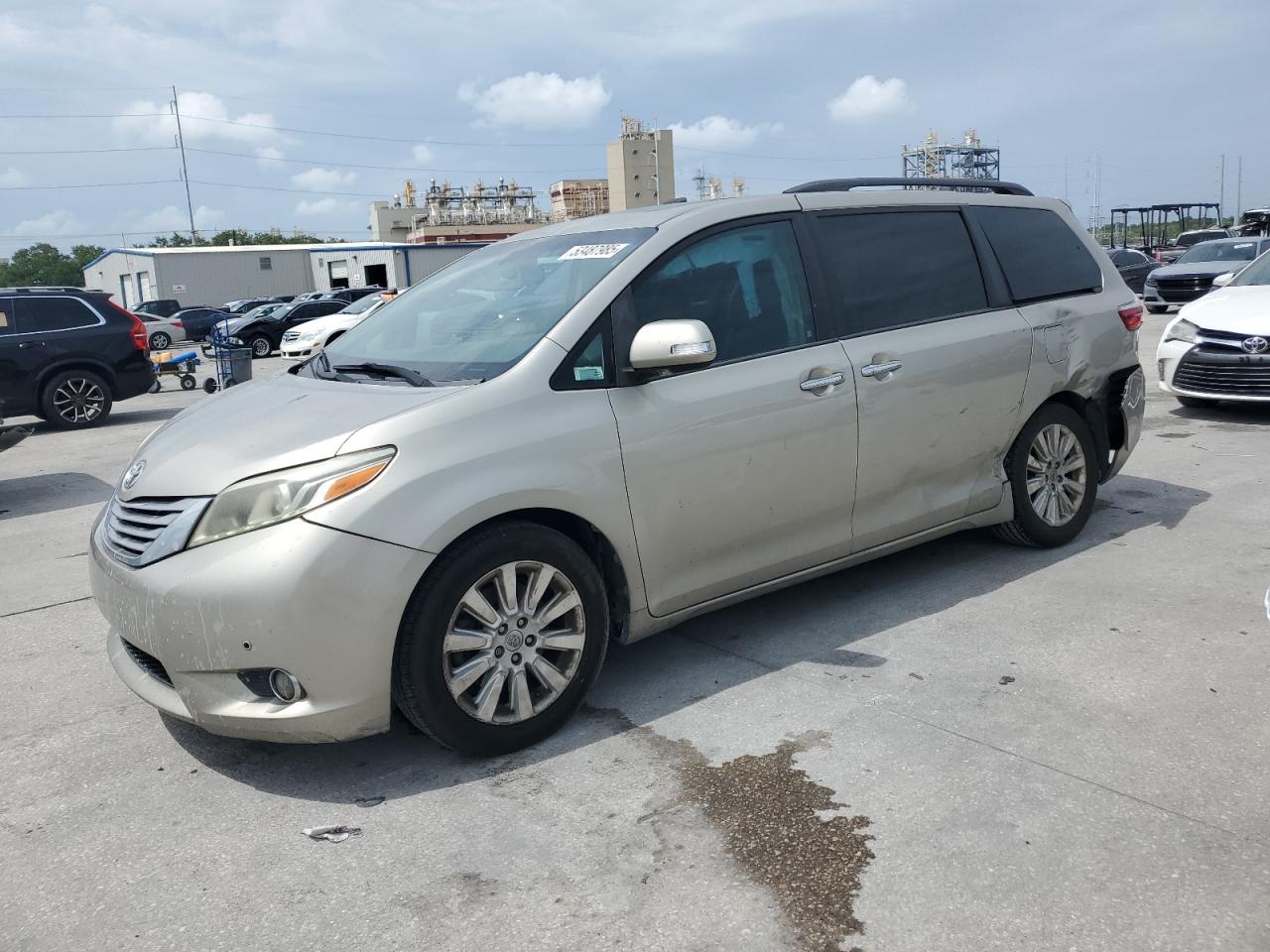 TOYOTA SIENNA XLE 2016