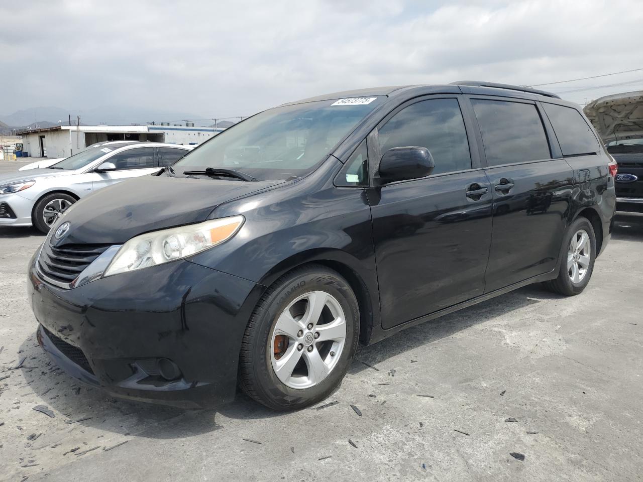 TOYOTA SIENNA LE 2015