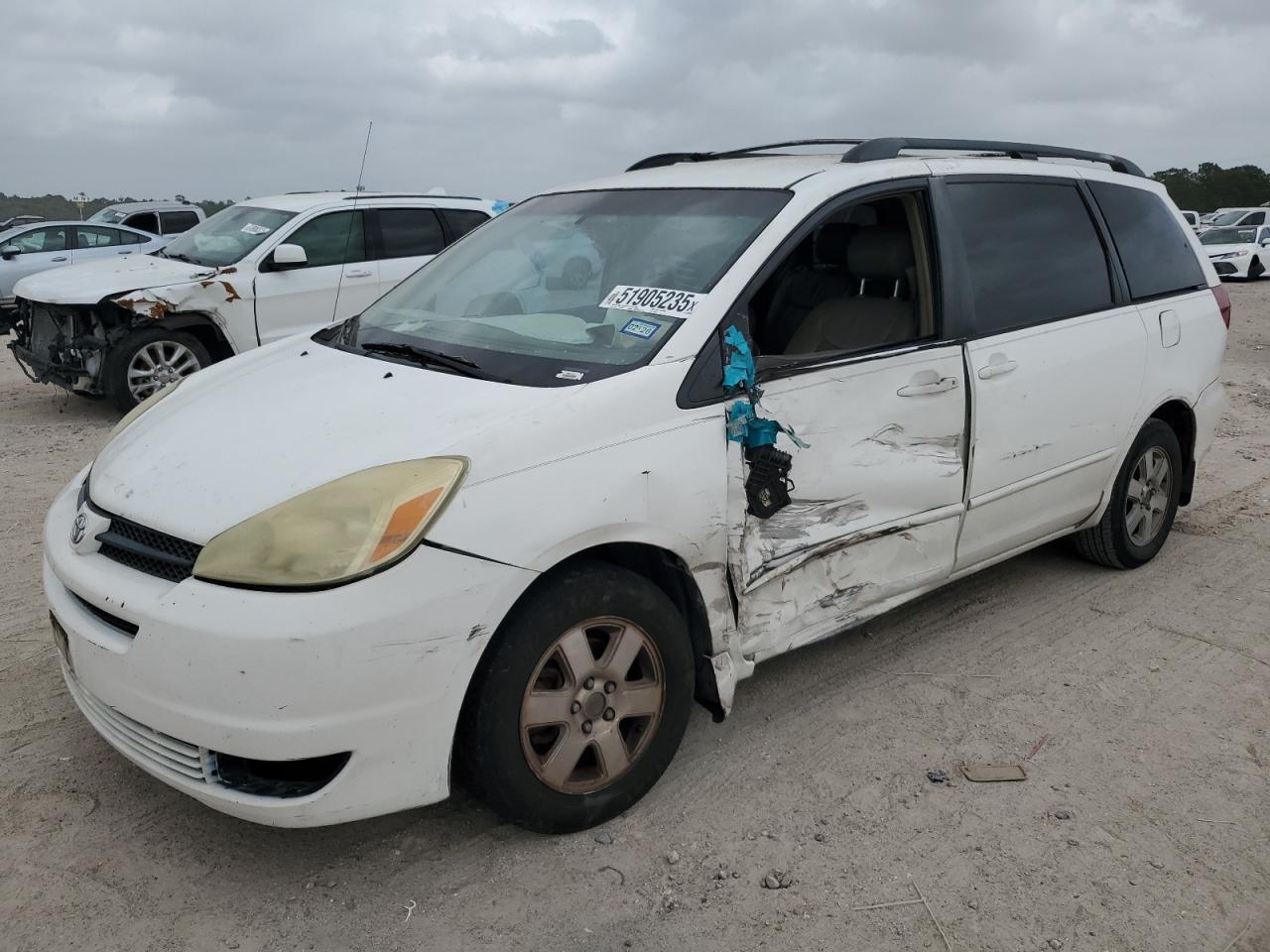 TOYOTA SIENNA CE 2004