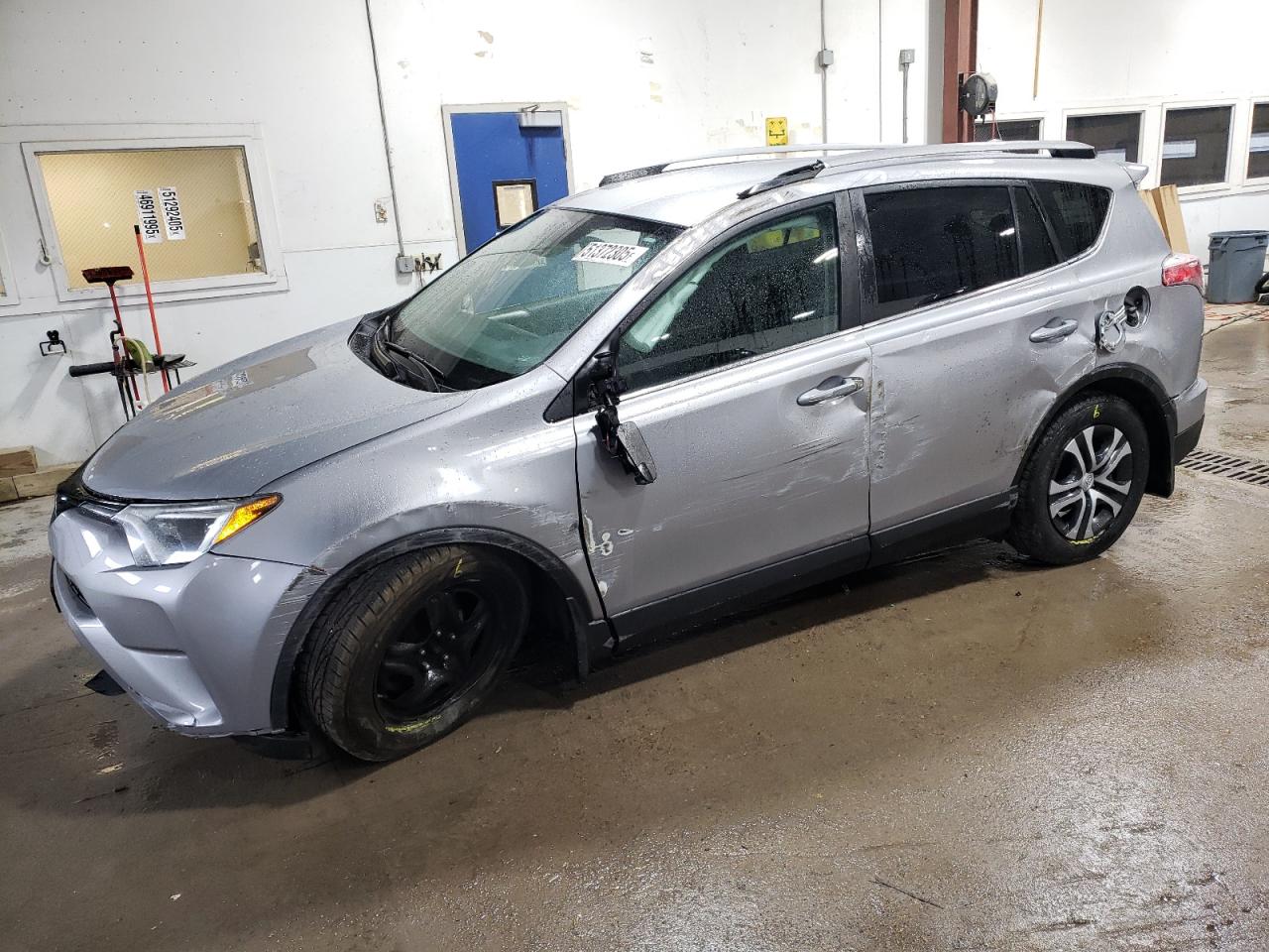 TOYOTA RAV4 LE 2017