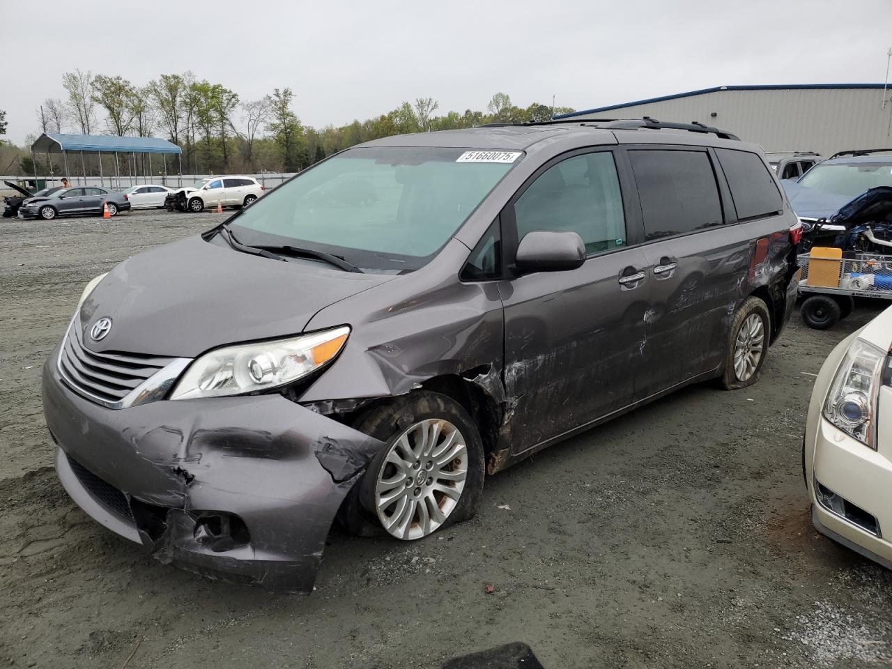 TOYOTA SIENNA XLE 2015