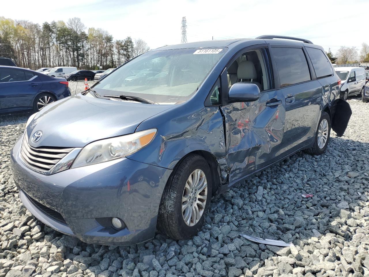 TOYOTA SIENNA XLE 2014