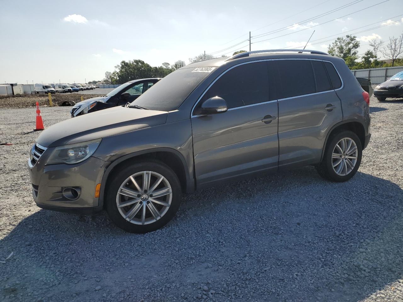 VOLKSWAGEN TIGUAN S 2011