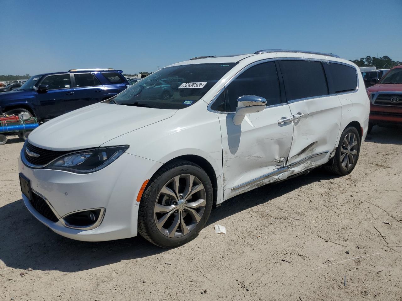 CHRYSLER PACIFICA L 2017