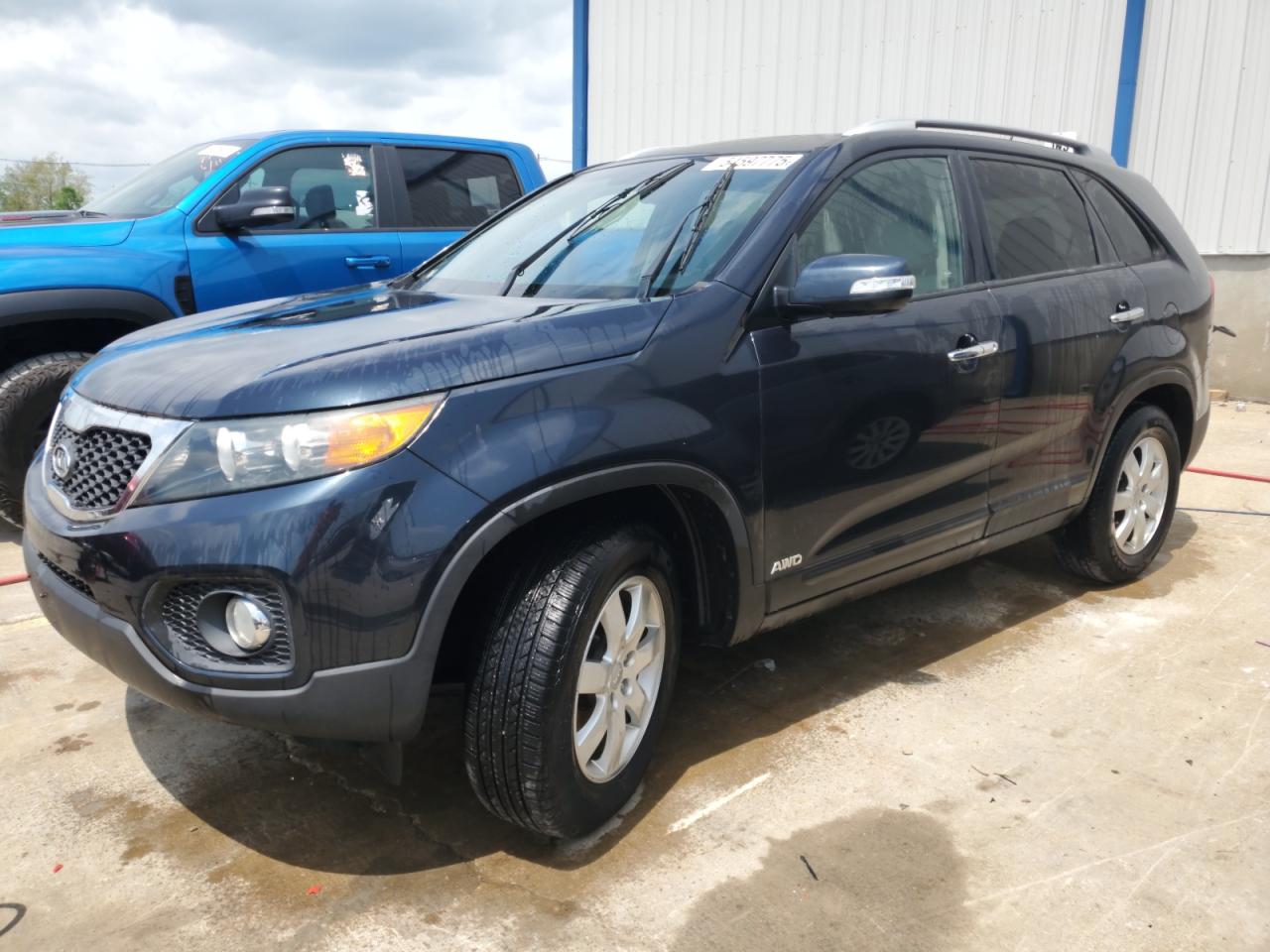 KIA SORENTO LX 2013