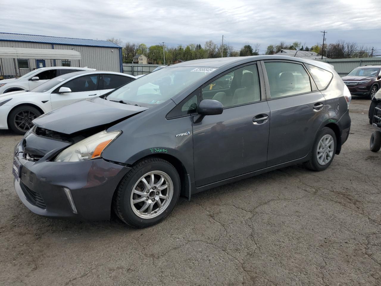 TOYOTA PRIUS V 2012
