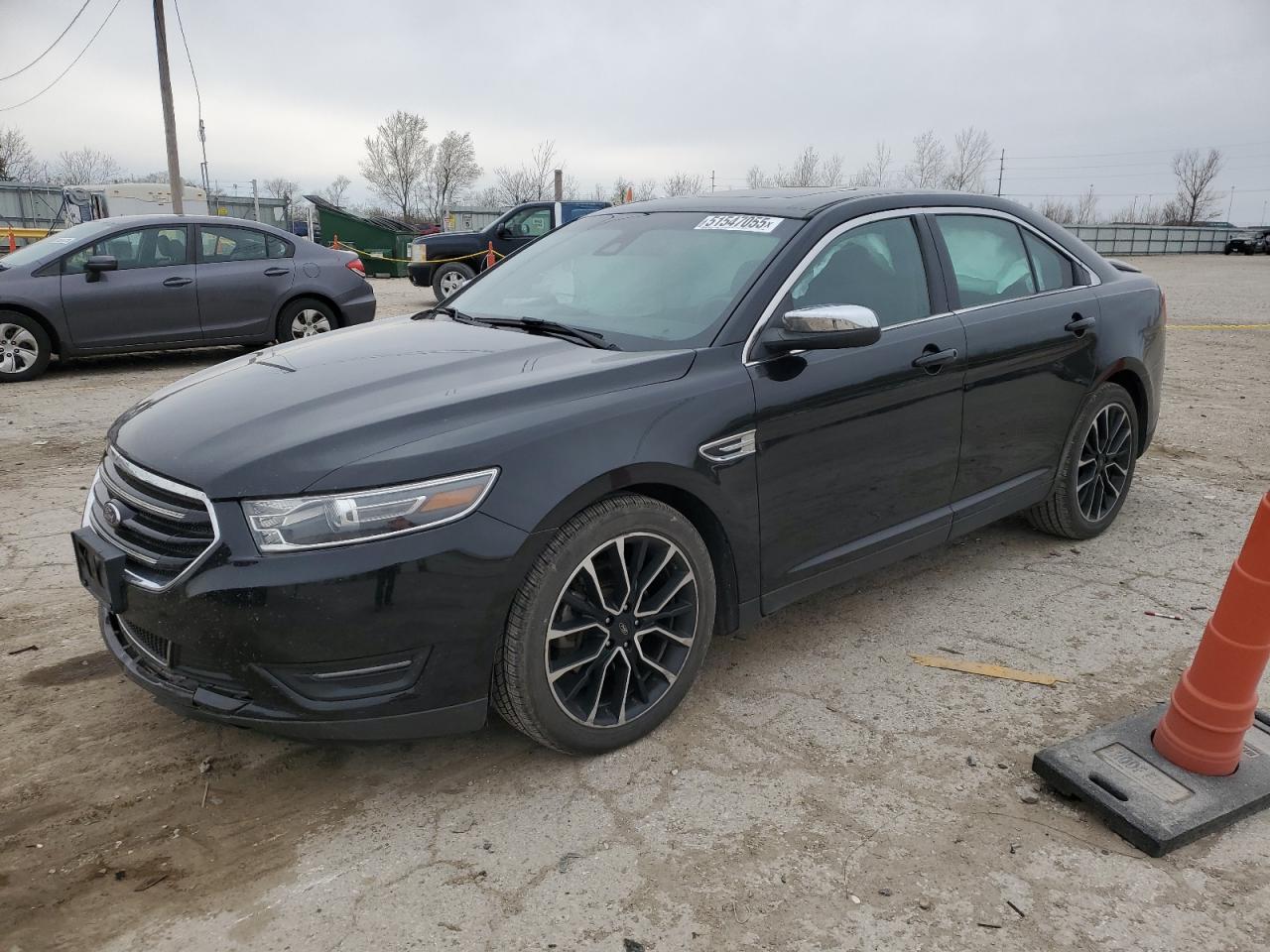 FORD TAURUS LIM 2019