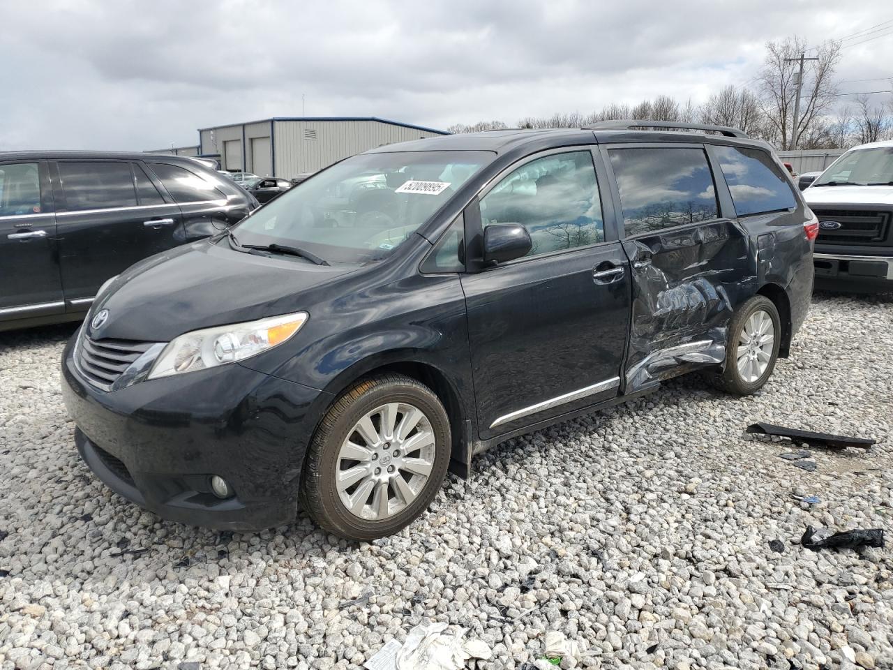TOYOTA SIENNA XLE 2015
