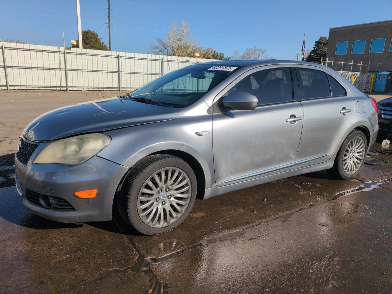 SUZUKI KIZASHI SL 2010