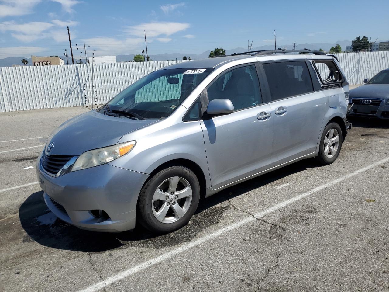 TOYOTA SIENNA LE 2012